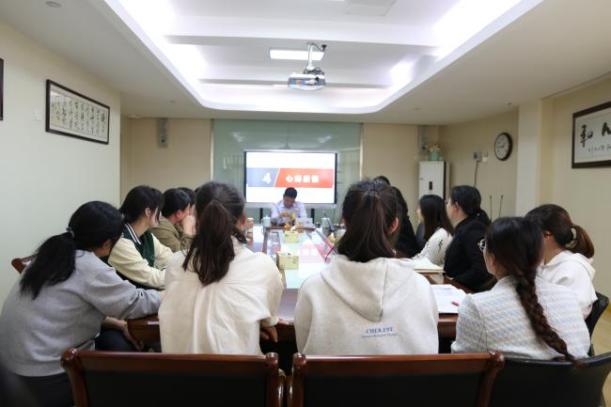230421匠心凝铸中国梦 劳模精神薪火传——记栖霞幼儿园劳模进校园活动_html_m7f763252.jpg