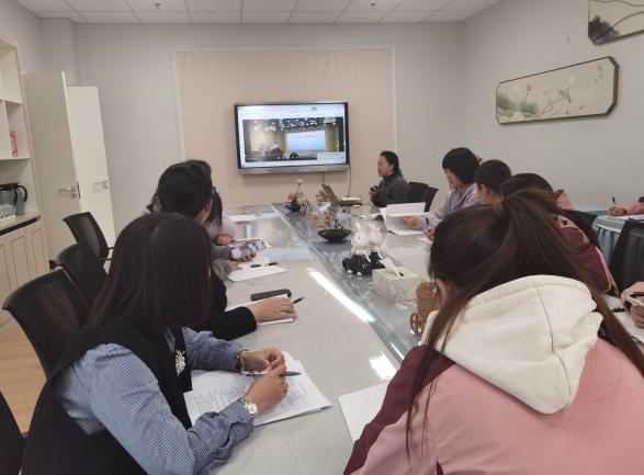 【枫香栖幼】深耕 “儿童可持续发展”  ——栖幼翡翠天域园开展《学前教育法》解读专题研讨