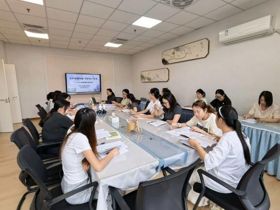 251015筑牢师德防线 守护幼儿成长_html_1ffb8ec1.jpg