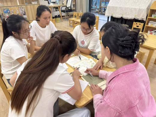 251009以研促审 以审促优 ——栖霞幼儿园翡翠天域园小班年级课程审议_html_7c7edfcd.jpg