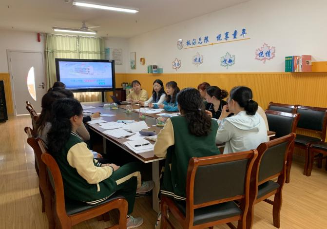 【枫香栖幼】学习不止步 专业促成长 ——栖霞幼儿园青年教师《幼儿园综合课程》解读学习