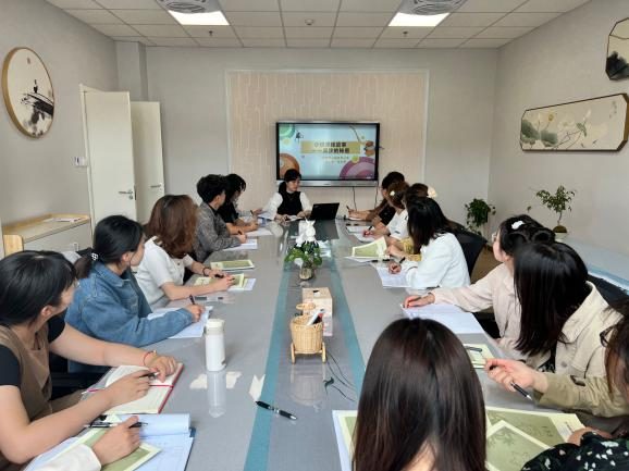 220509共享 共思 共成长——栖霞幼儿园翡翠天域园线上东片研训_html_1de2129d.png