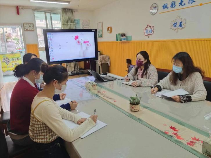 【枫香栖幼】审议在先 计划有序  ——栖霞幼儿园红枫园课程中心组会议（四）