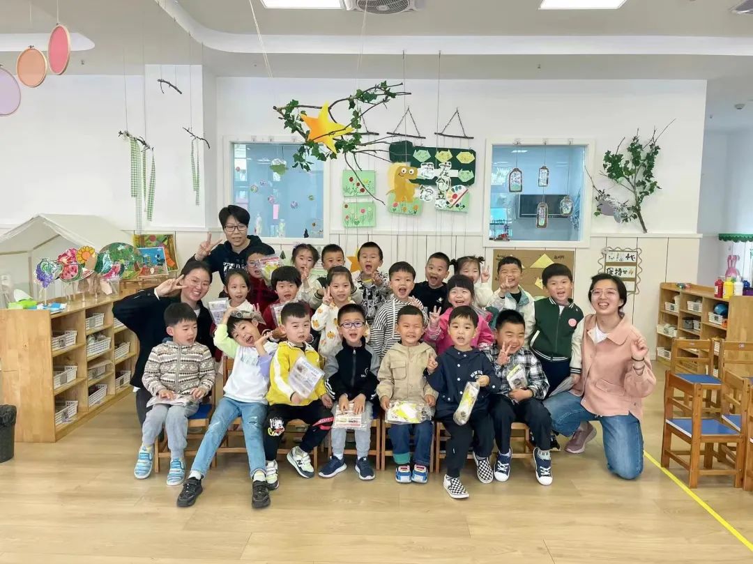 施岑-5月师德之星_html_6876d085.jpg