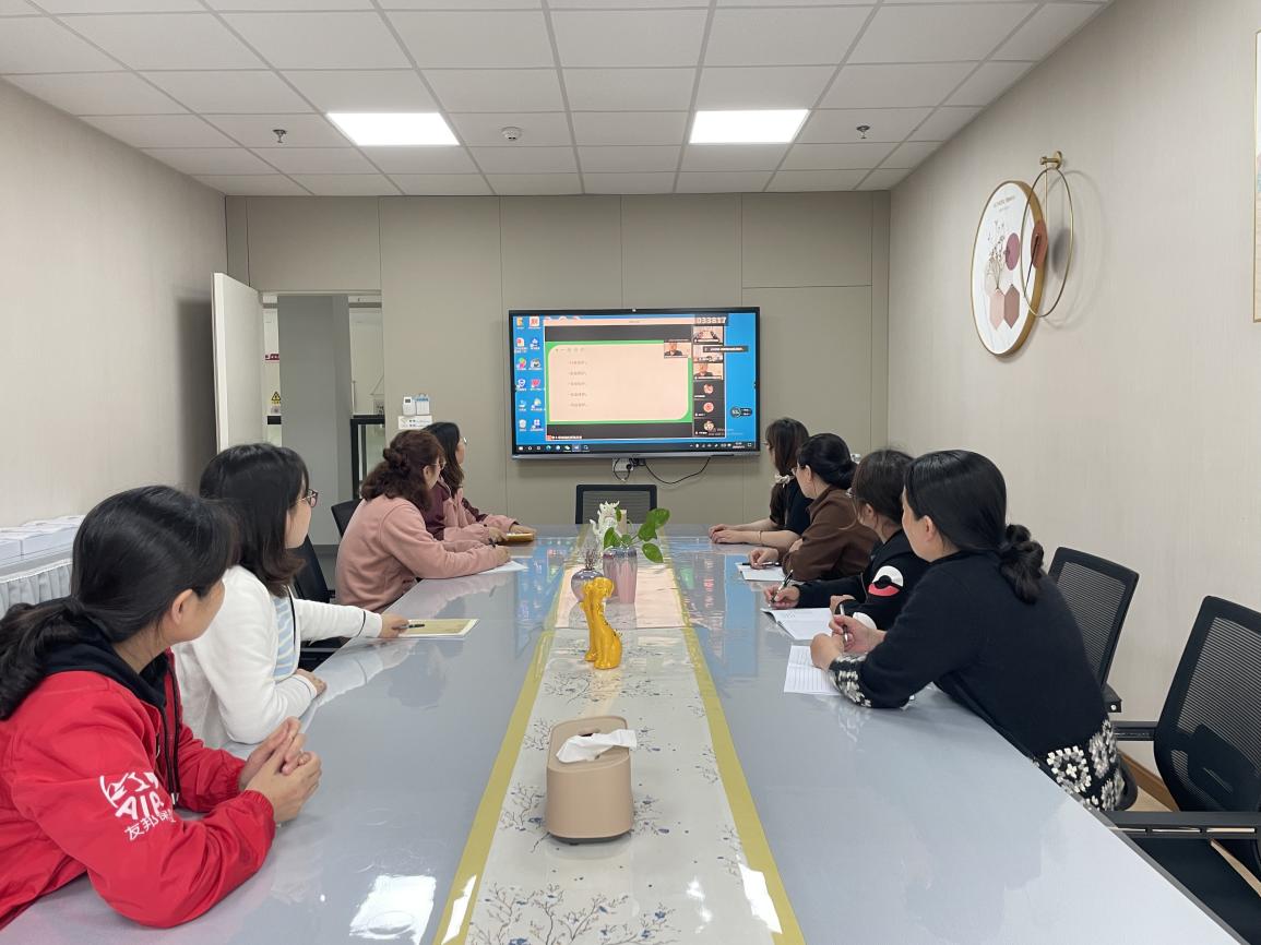 【枫香栖幼】与法同行 健康成长  ——记翡翠天悦园《南京市未成年人保护条例》学习