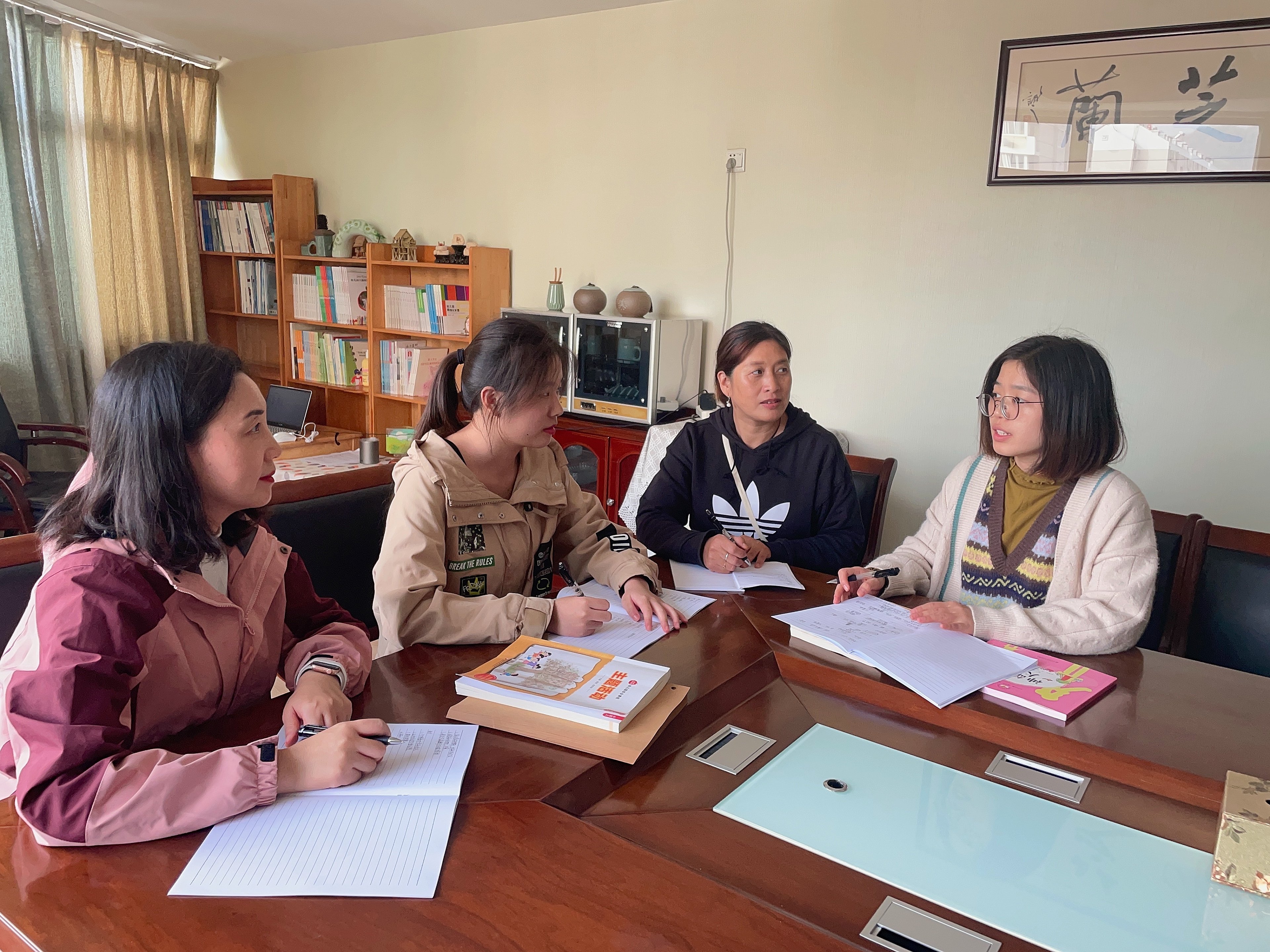 【枫香栖幼】深入审议 静享成长——记栖霞幼儿园五福园小班组课程审议活动之《秋叶飘飘》