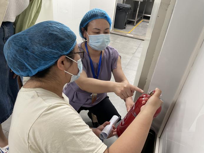 250519安全督导进校园  细致入微护幼苗——南京栖霞幼儿园翡翠天悦园迎接五月督学检查指导_html_7e425336.jpg