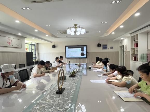 240603防范非法集资 共筑师德防线——栖霞幼儿园石埠湾园师德师风专项会议 朱美安_html_6e84f7.jpg