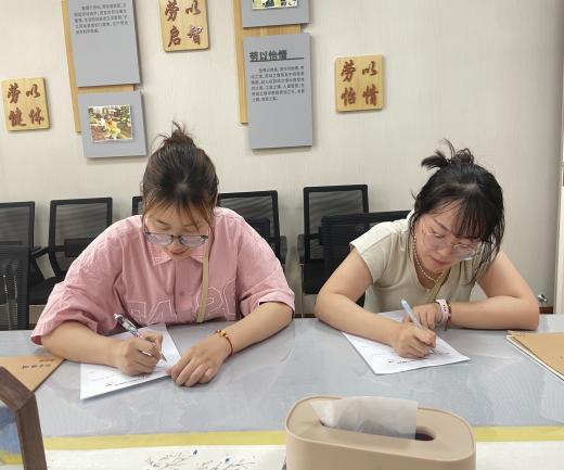240606守护网络安全 呵护健康童年——栖霞幼儿园翡翠天悦园网络安全知识培训暨竞赛活动_html_4820104f.jpg