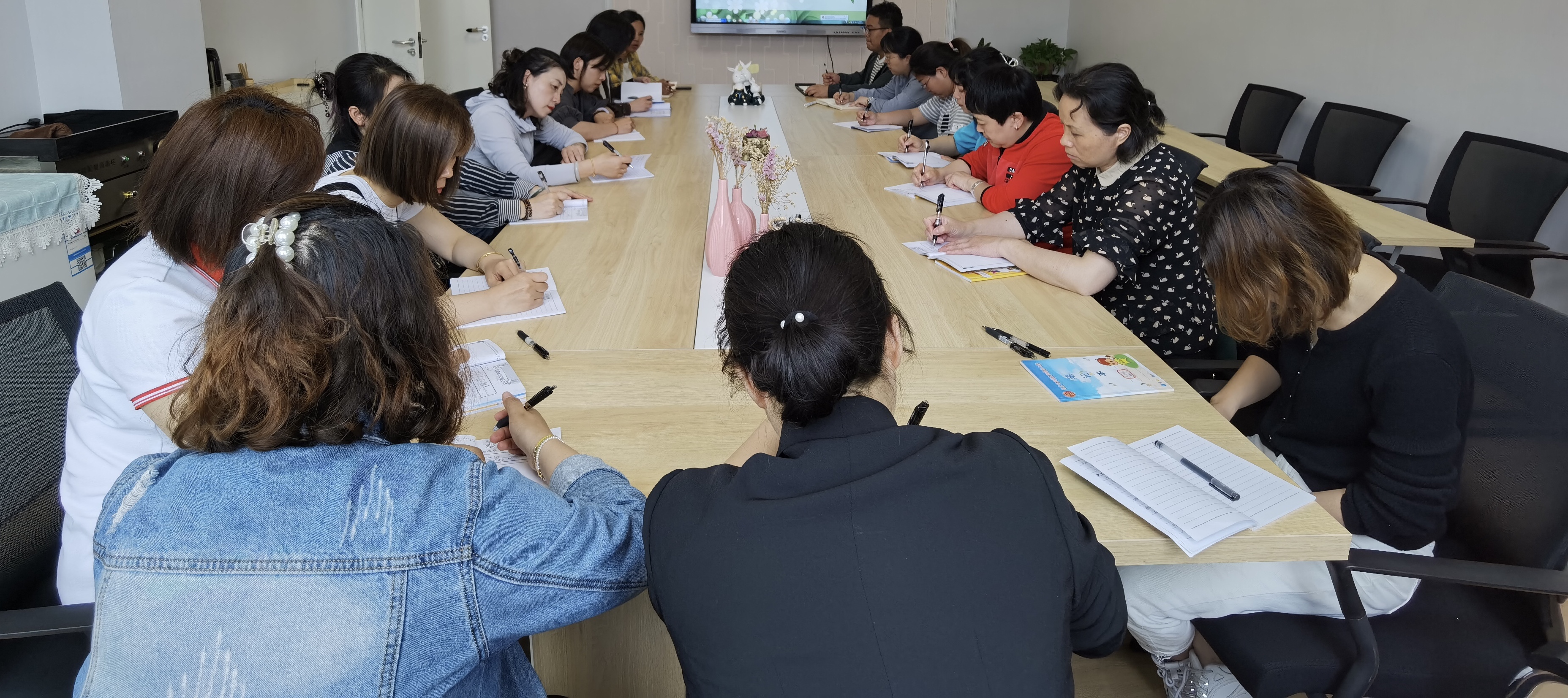 【枫香栖幼】学习《条例》易践行，求学问道筑新知 ——记栖霞幼儿园翡翠天域园业务培训之条例学习活动