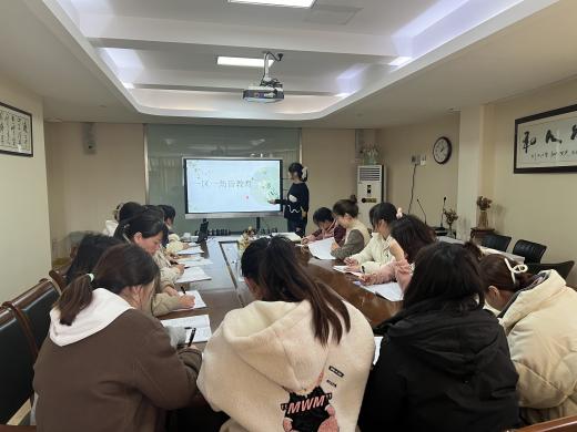 【枫香栖幼】一区一角皆教育——栖霞幼儿园五福园教师业务学习之开展区角活动研讨会