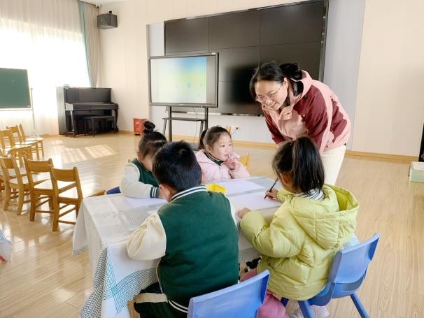 230227乐学善思  “语”你共享——栖霞区语言教研组活动在栖幼红枫分园顺利举行 （有图）_html_68678c28.jpg