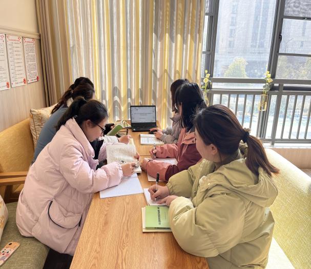 【枫香栖幼】保教结合 聚力成长——记栖霞幼儿园石埠湾园业务学习活动