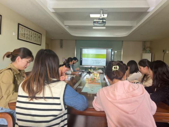 231019教研赋能 聚焦幼儿园课程质量提升——栖幼五福园组织学习第九届学前教育教研工作会议_html_14002c04.jpg