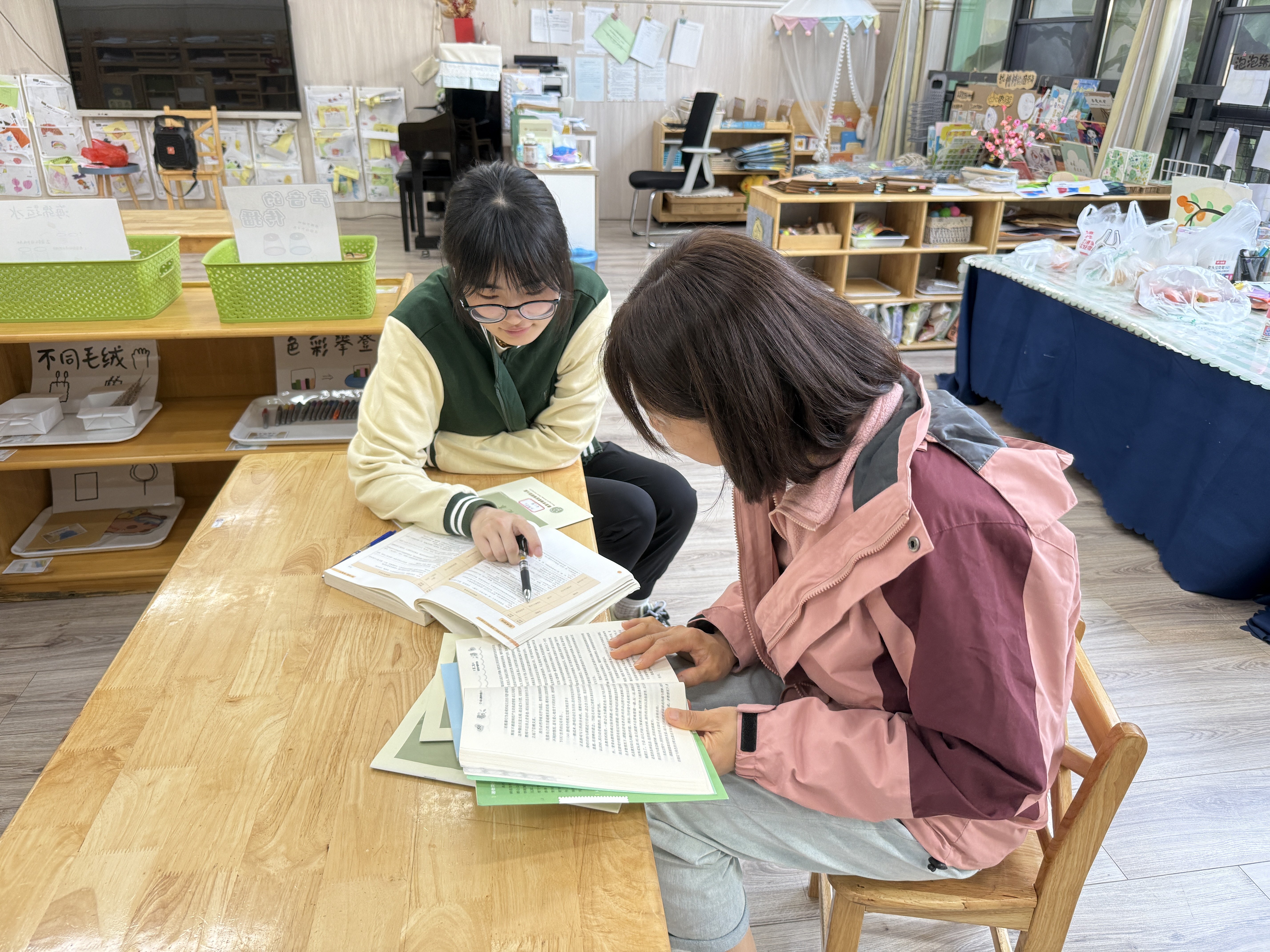 【枫香栖幼】共思 共享 共成长  ——栖幼石埠湾园小班组《图形碰碰乐》课程审议活动