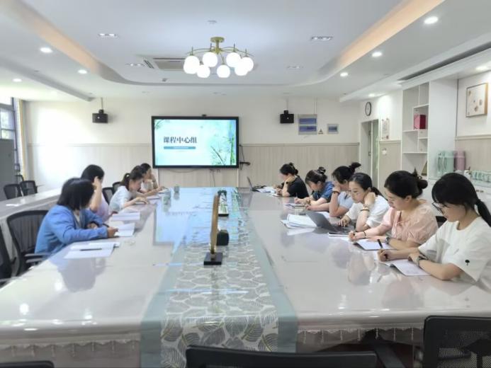 【枫香栖幼】共探课程发展 助力幼儿成长  ——栖霞幼儿园石埠湾园课程中心组会议
