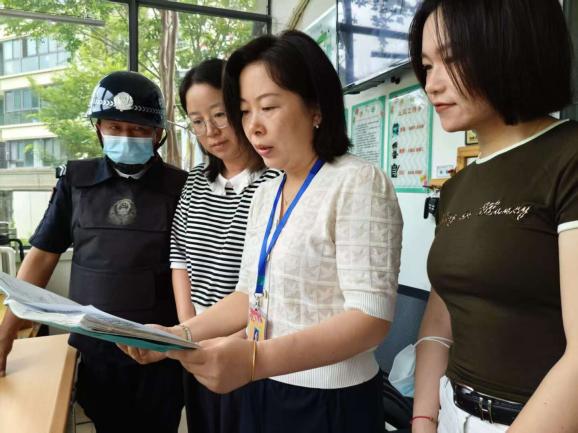 【枫香栖幼】筑牢安全防线 守护成长乐园  ——栖霞幼儿园翡翠天域园迎接六月督学检查
