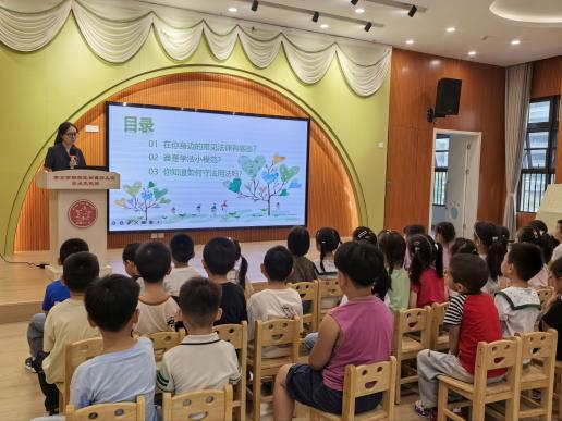 20250926织密法治保护网 守护成长每一步——栖霞幼儿园翡翠天悦园法治宣传活动_html_4b5e4145.jpg