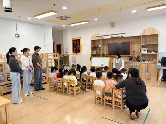 251015精细化督导促规范 全方位管理筑安全——栖霞幼儿园翡翠天域园十月督导_html_7fc28ec7.jpg