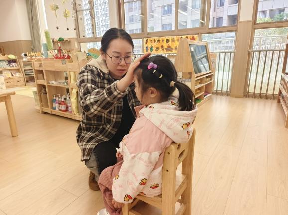 【枫香栖幼】实战演练 筑牢防线  ——栖霞幼儿园云栖园手足口病应急演练