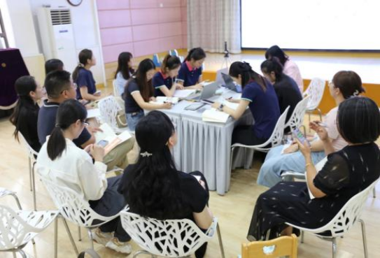 240930共享智慧分享审议——栖幼五福园课程中心组活动（二）_html_7d1dc488.png