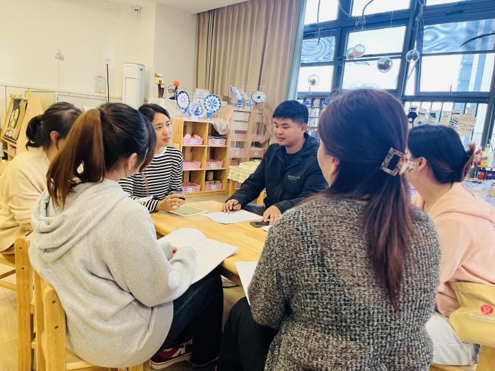 241012奇思共研 全心全“议——栖霞幼儿园翡翠天悦园大班年级组课程审议活动（二）(1)_html_10c37319.jpg