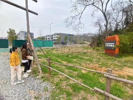 230308探寻身边资源 助力课程实施——栖霞幼儿园翡翠天悦园资源探访活动(2)_html_m6c710729.jpg