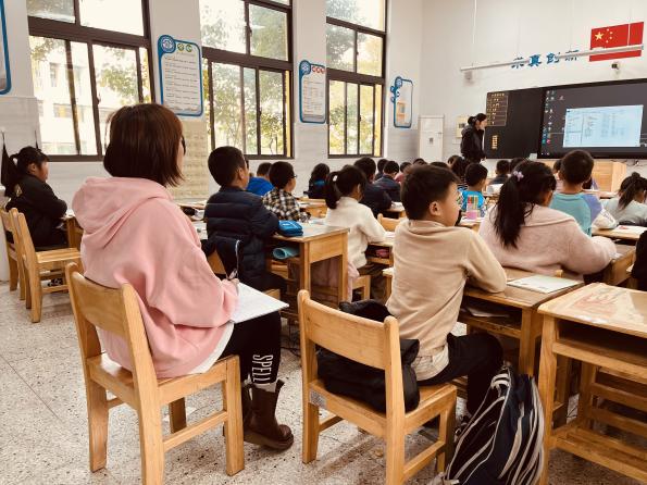 231115追踪知方向 科学促衔接——栖霞幼儿园五福园幼小衔接入学适应情况调查之对一年级学生观察活动_html_22c2f658.jpg