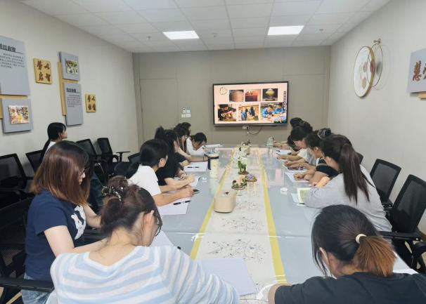 20250919在劳力中劳心，行为课程下工艺劳动的实践 ——栖霞幼儿园翡翠天悦园业务学习活动_html_444c40d7.jpg