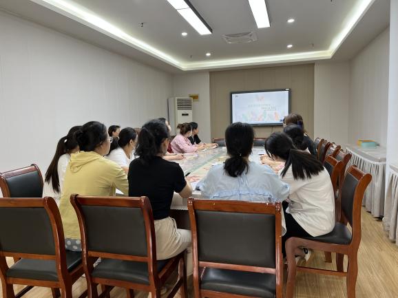 220824 专业培训强技能 学无止境促提升——栖幼红枫园暑期园本培训活动（二）_html_m7ef7446e.jpg