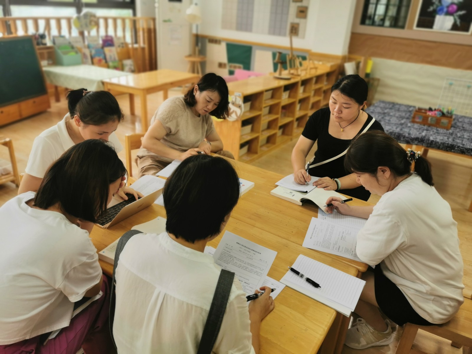 【枫香栖幼】审议始于思 课程施于行  ——栖霞幼儿园五福园大班年级组课程审议活动之《标志的世界》