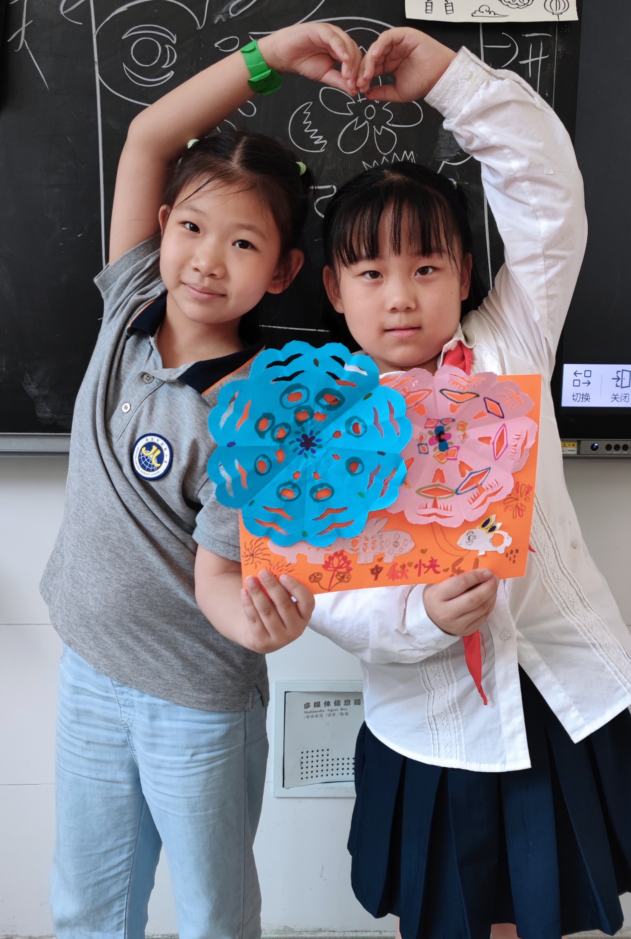 【博学广志】“绘”中秋 月团圆——金小广志路校区“情系中秋”美术特色活动_html_13c09780.jpg
