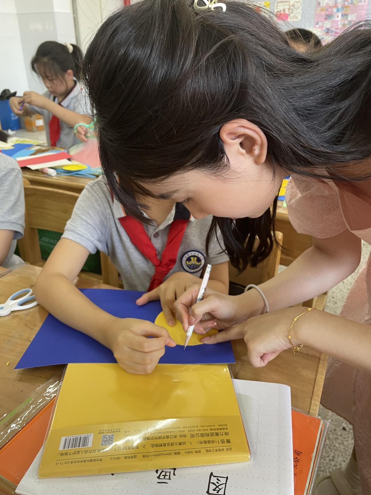 【博学广志】“绘”中秋 月团圆——金小广志路校区“情系中秋”美术特色活动_html_1d43b15b.jpg