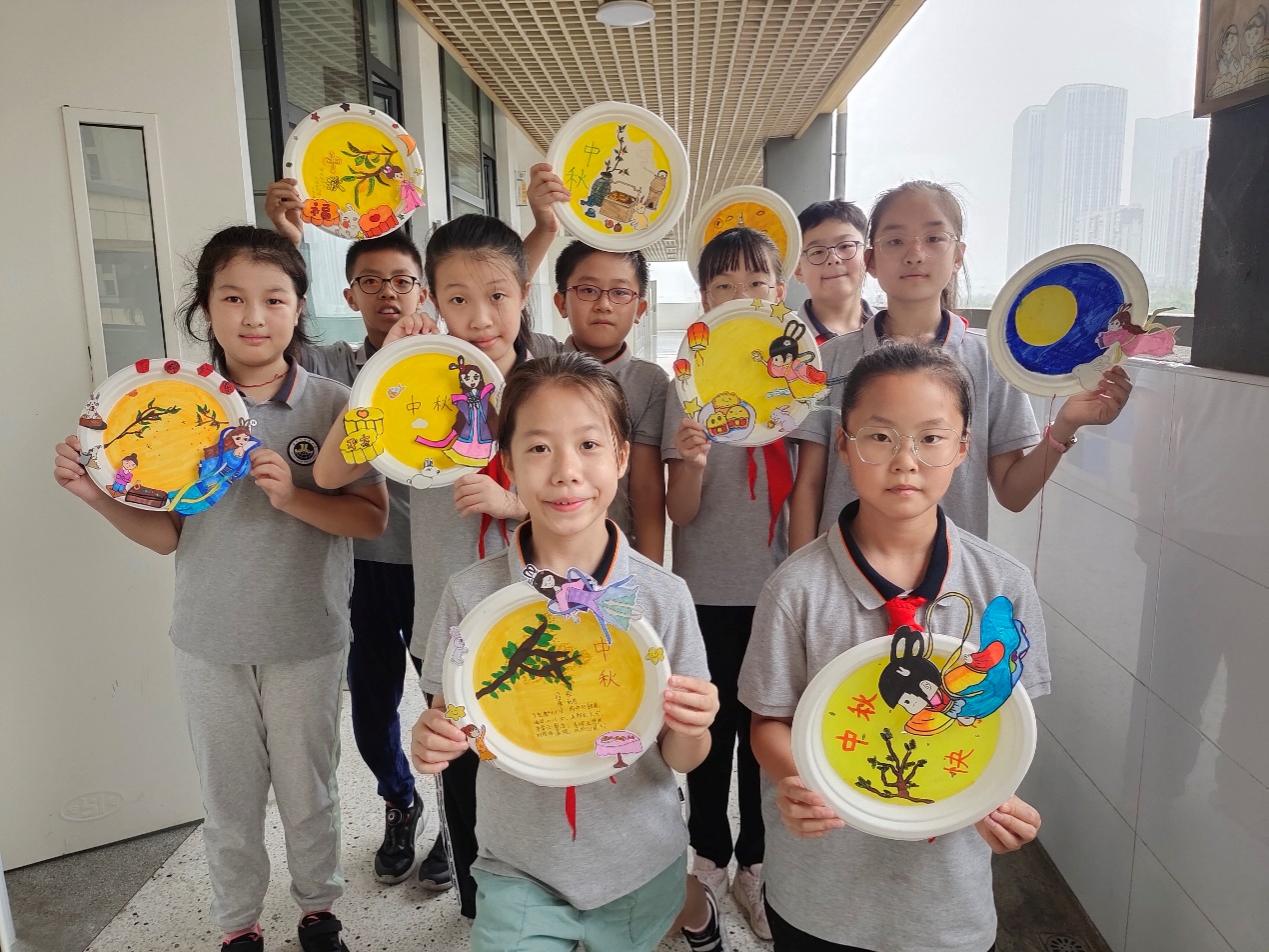 【博学广志】“绘”中秋 月团圆——金小广志路校区“情系中秋”美术特色活动_html_m4156cdd7.jpg