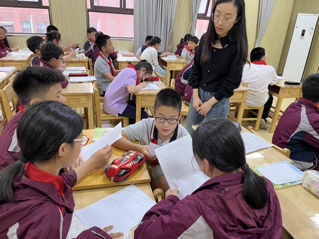 【湖畔•童化课堂】沟通知识  建立联系——数学校本研修之课例研讨(170)_html_m942766c.jpg