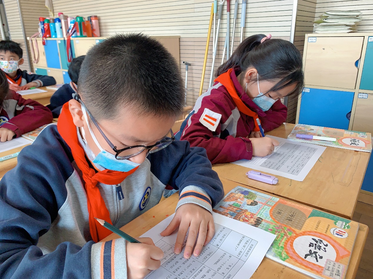 【博学广志】落实增效促成长，智慧课堂巧生花——金陵小学广志路校区语文组校本教研活动_html_59b93817.jpg