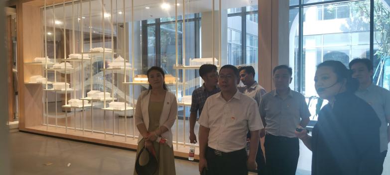 【二稿】七一党员外出学习师德馆新闻_html_418b9d54.jpg