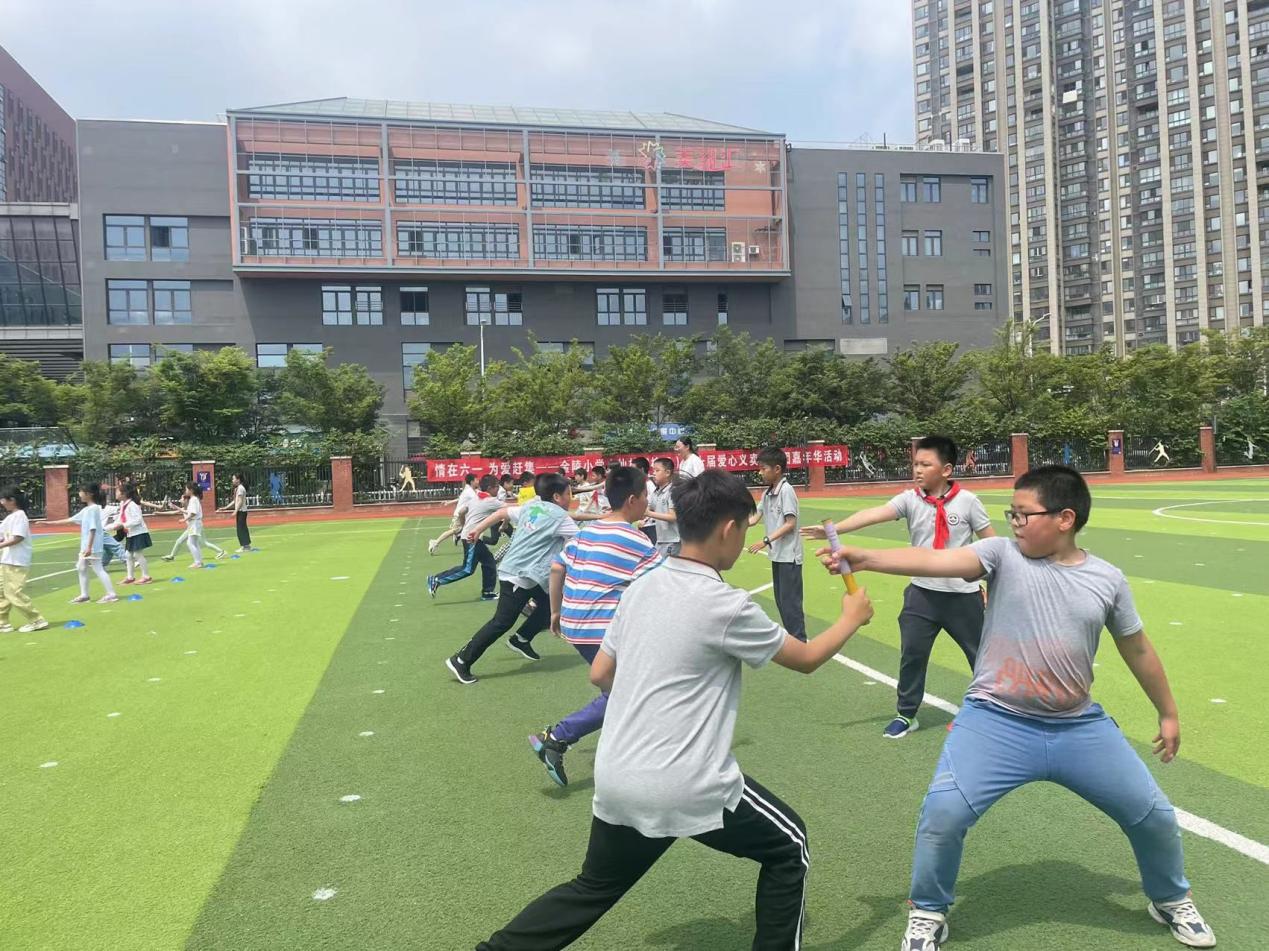 【湖畔·童化课堂】展体育课堂风采  以研促教共成长——体育校本研修之课例研讨（4）_html_m1aadb14.jpg