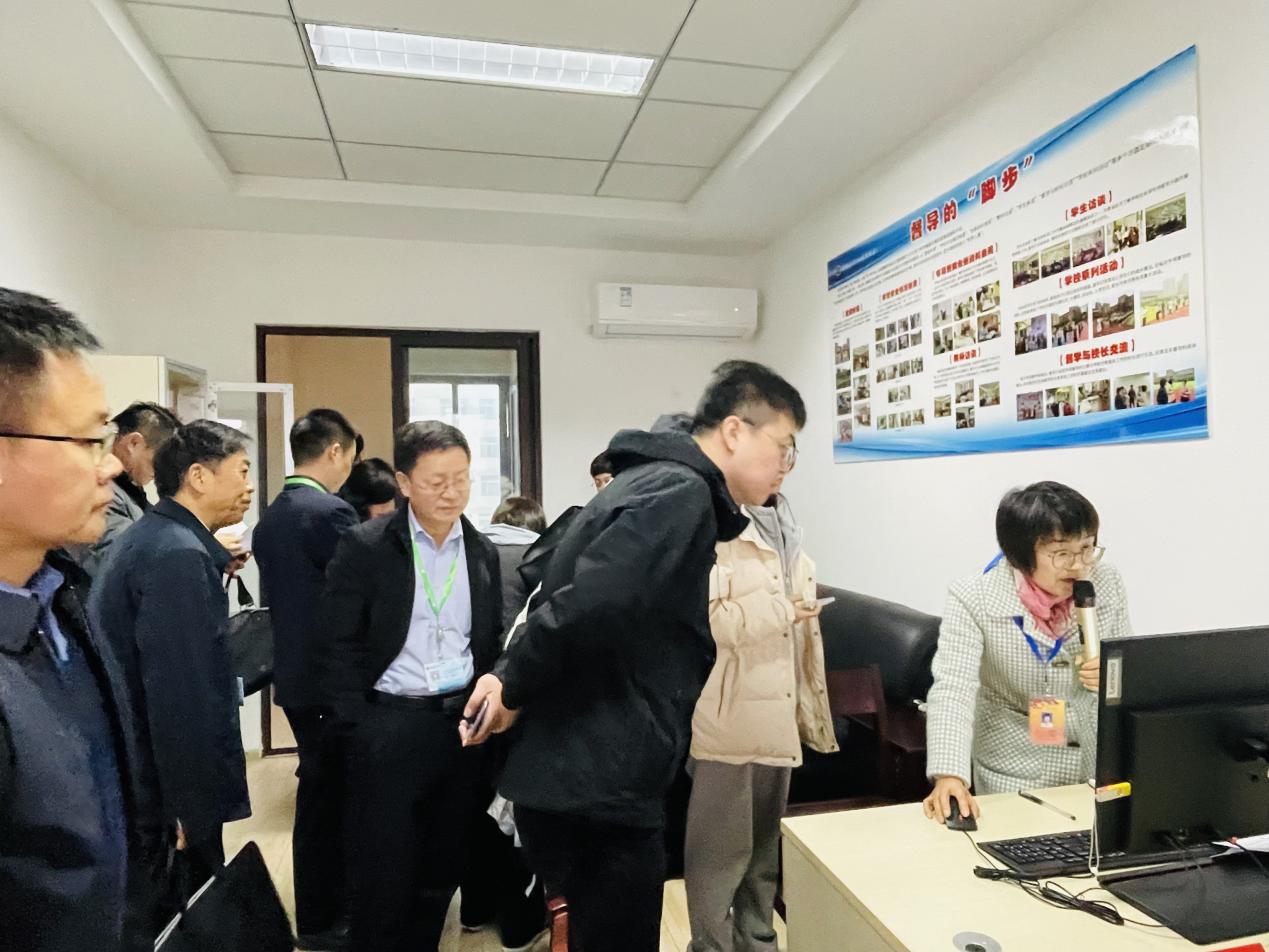 第五十三期全国省、地督学培训班学员莅临金陵小学（仙林湖校区）参观指导_html_e2a814.jpg