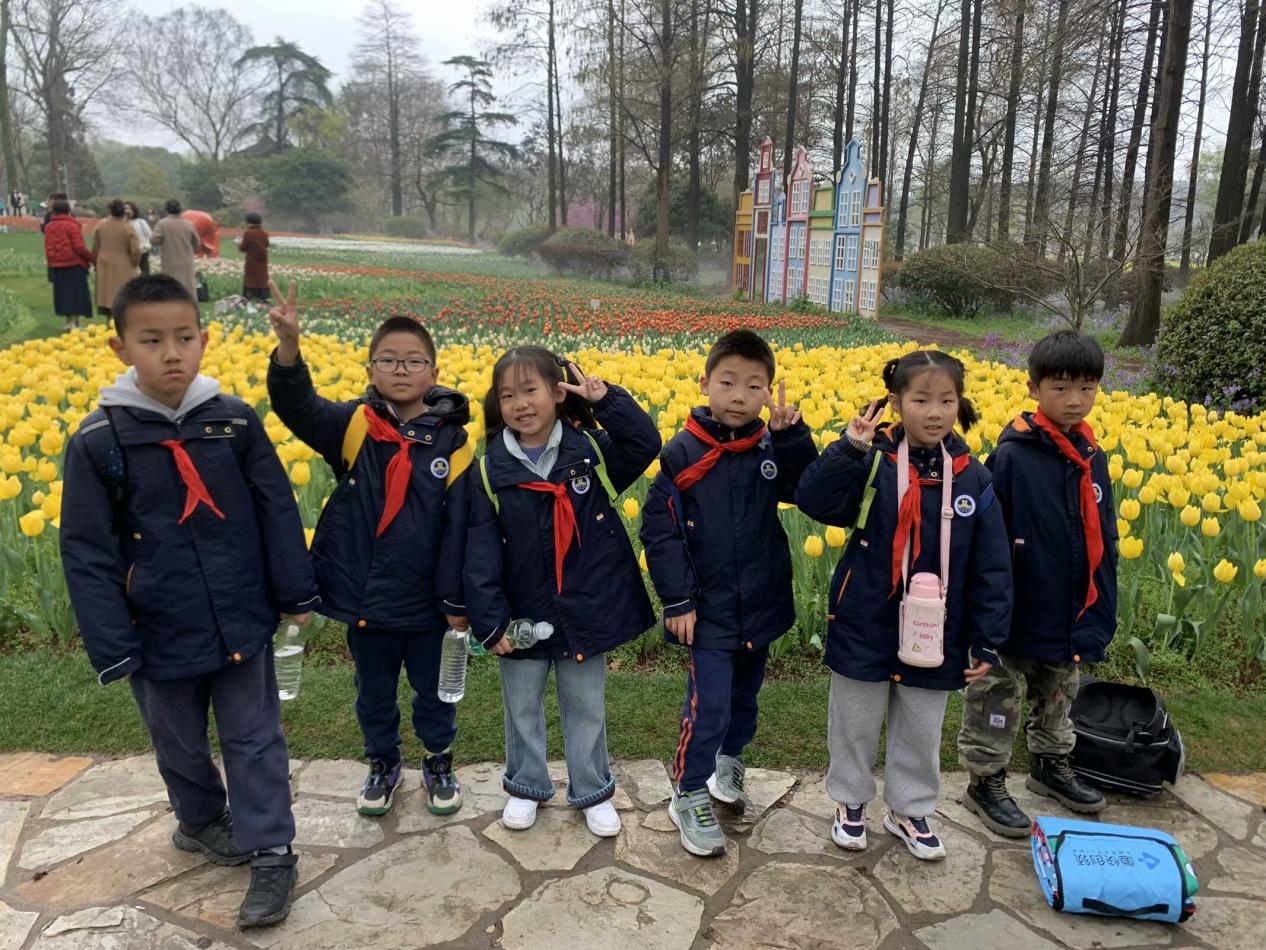【湖畔·学生活动】春风拂面，学子欢腾——记金陵小学（仙林湖校区）二年级综合实践活动_html_1d823b03.jpg