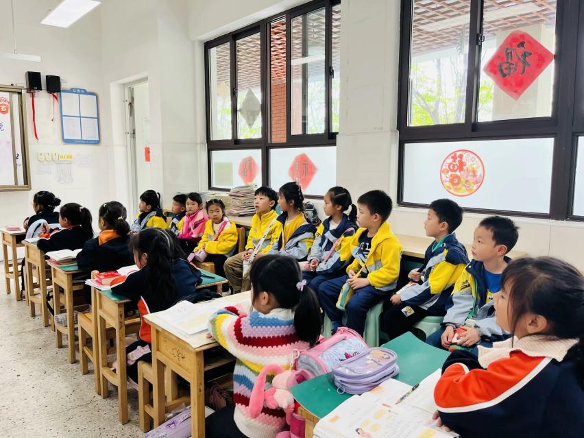【湖畔·协同育人】“衔”而有道 “接”续未来——金陵小学（仙林湖校区）与幼儿园幼小科学衔接交流活动（五）_html_2c66d4d7.jpg