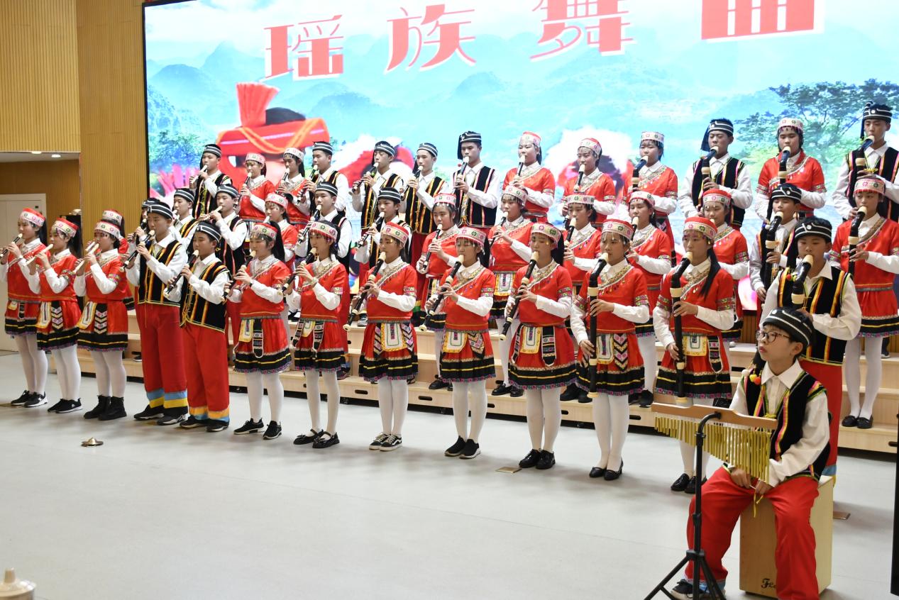 2_【博学广志】笛韵悠悠伴成长——栖霞区第三届中小学课堂小乐器合奏比赛_html_c8a9b9a.jpg