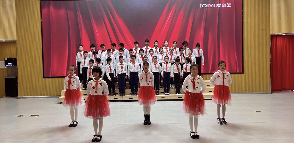 【博学广志】红歌传唱·童心向党——记金小广志路校区第三届广志艺术节暨“萌娃唱红歌”主题活动五年级诗朗诵专场_html_49135a53.jpg