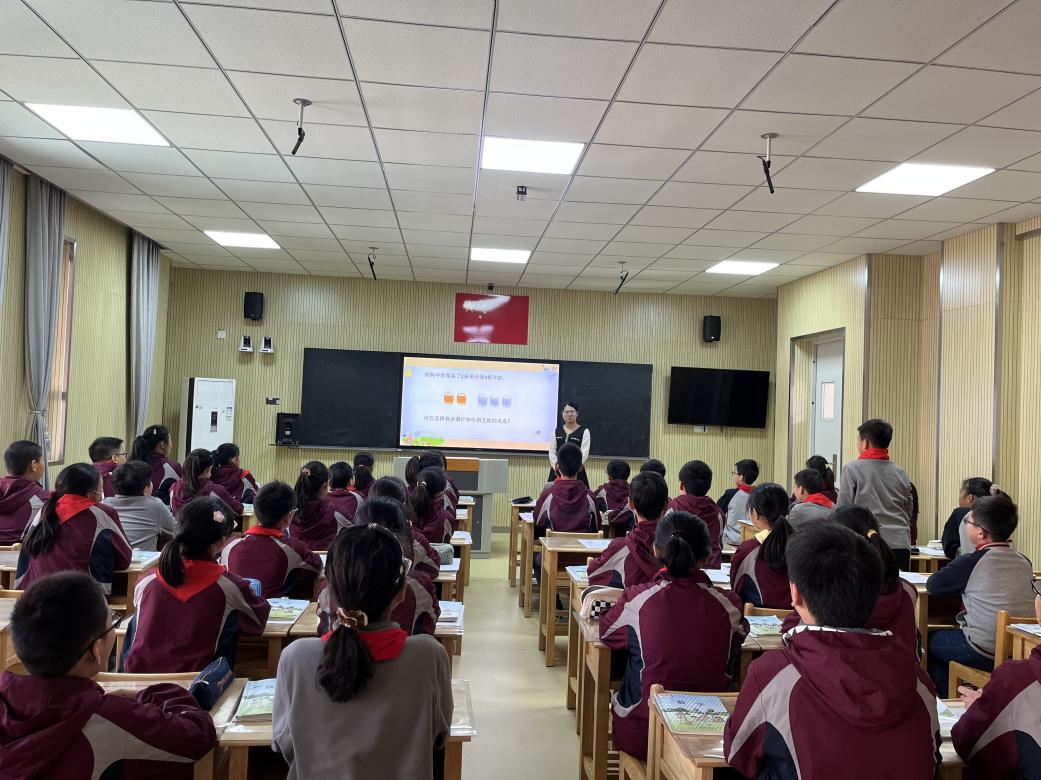 【湖畔·童化课堂】深入教材求本真 引领儿童历其美——数学校本研修之课例研讨（154）_html_70ac7460.jpg