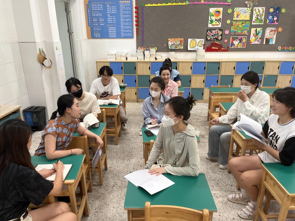 【湖畔·队伍建设】集体备课凝智慧 落实双减促提升——记美术组新学期校本研修_html_m2cccc088.jpg