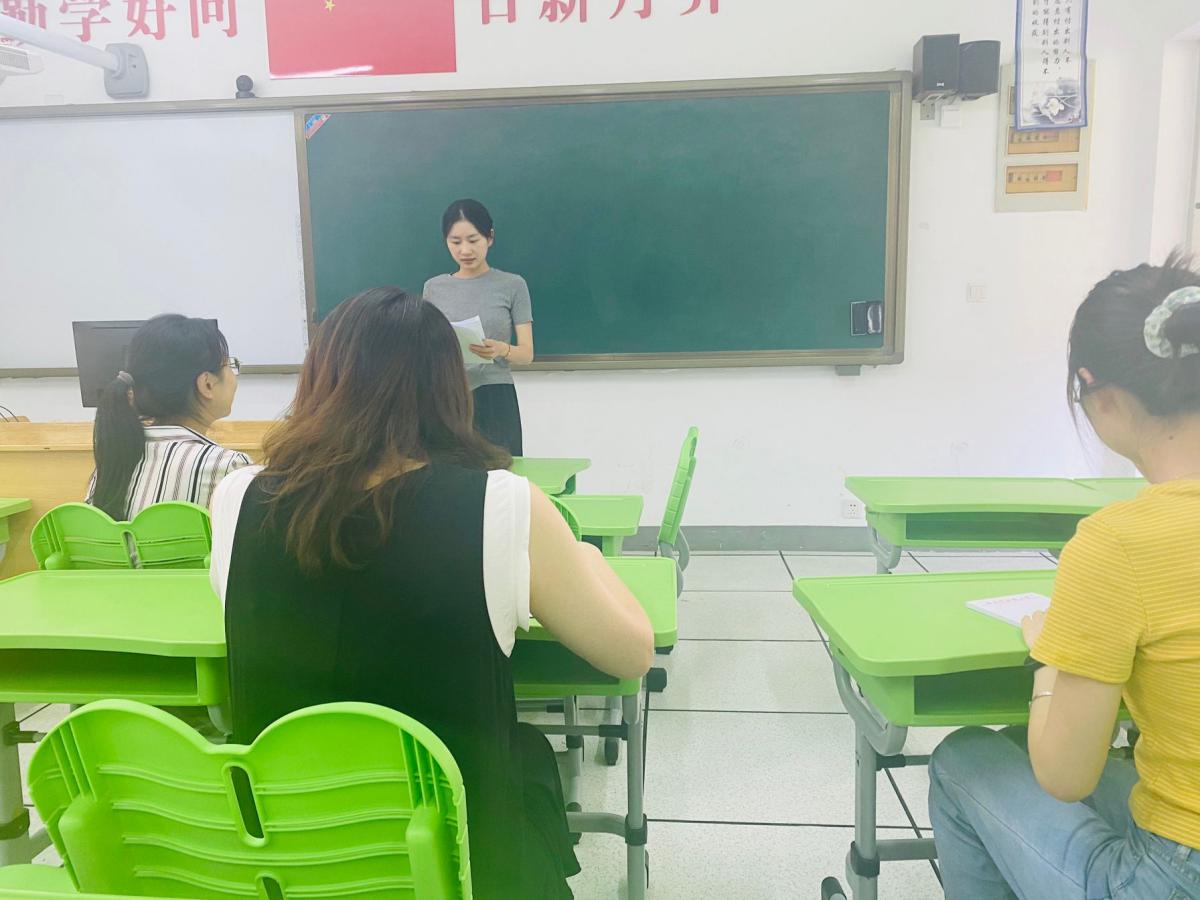 【湖畔·队伍建设】不忘初心 砥砺前行——记信息组新学期校本研修_html_m5dd22681.jpg
