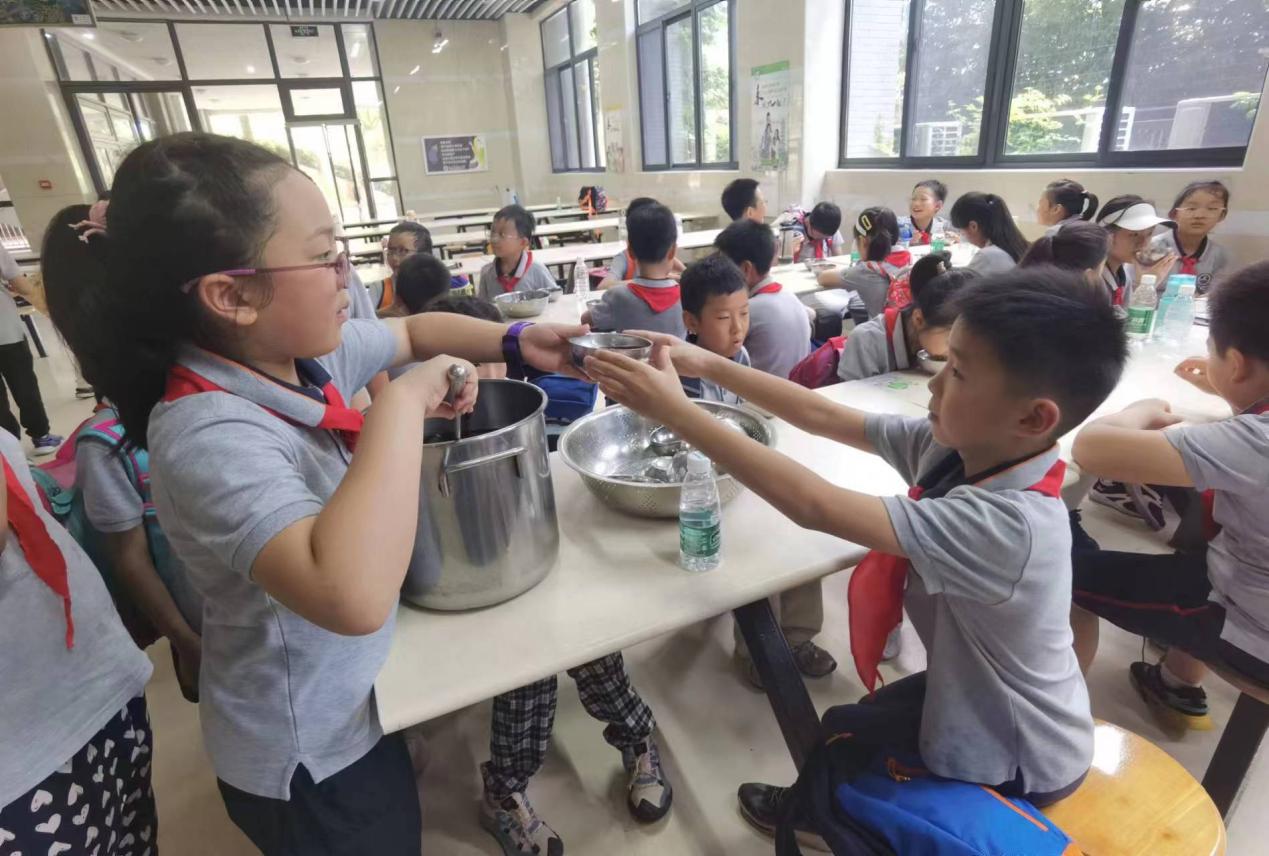 【博学广志】夏日劳作晓农事 科技研学促成长——记金陵小学（广志路校区）7.27日劳动研学活动_html_m171f05da.jpg