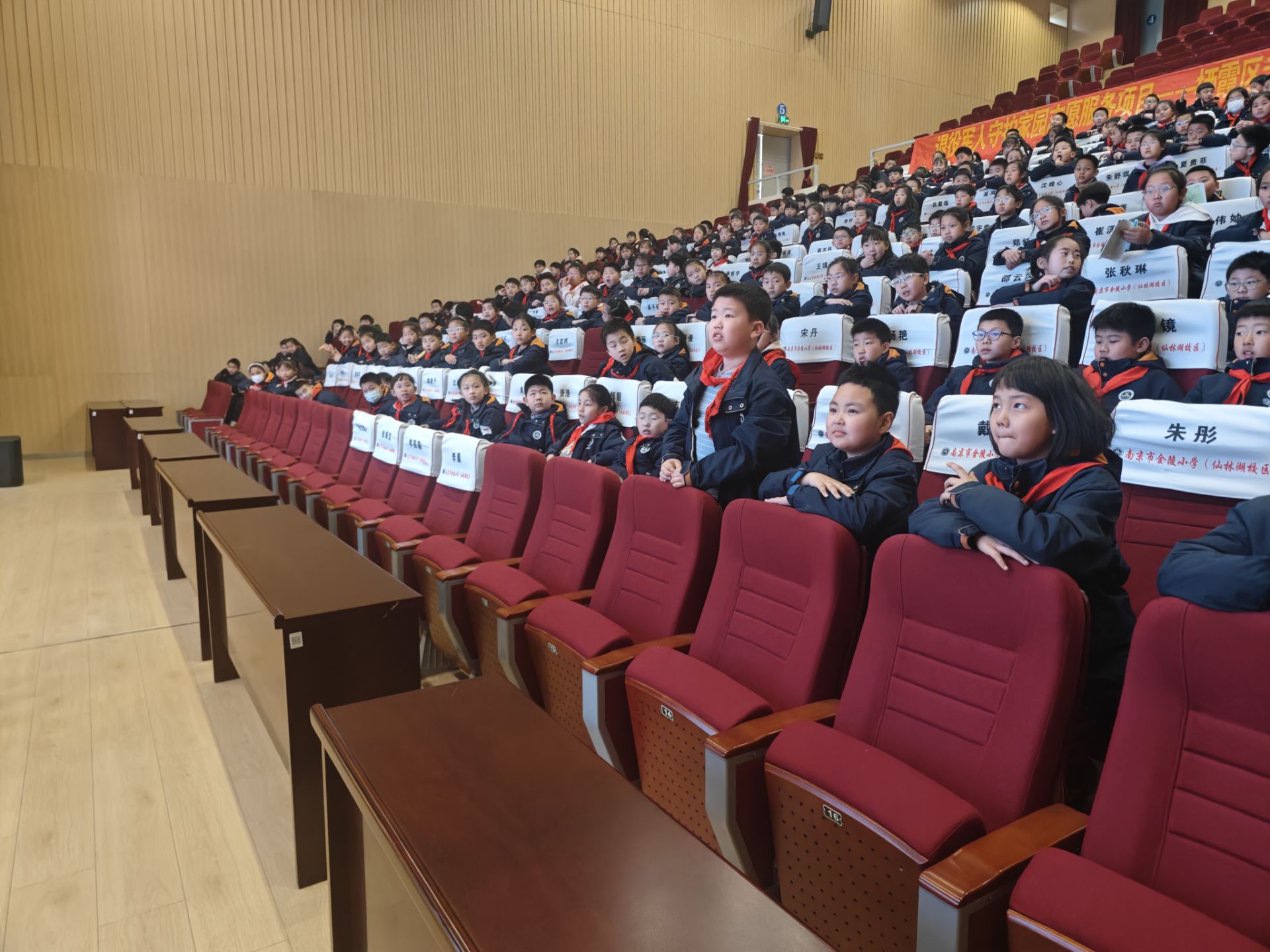 【湖畔·学生活动】铭记抗战历史，传承民族精神——栖霞区“丹霞照初心”老兵宣讲活动_html_m38366b73.jpg