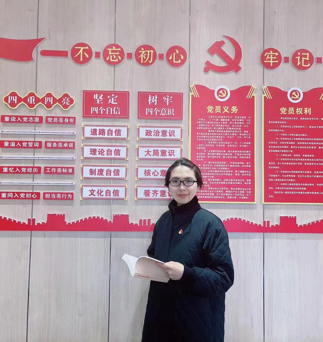 【湖畔•先锋示范】优秀党员教师：初心不泯，执教以情_html_m27fce0b.jpg
