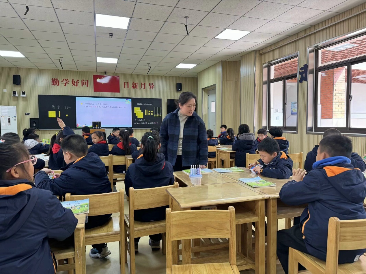 【湖畔•童化课堂】“让数感慢慢生长”——数学校本研修之课例研讨（248）_html_6e5da160.jpg